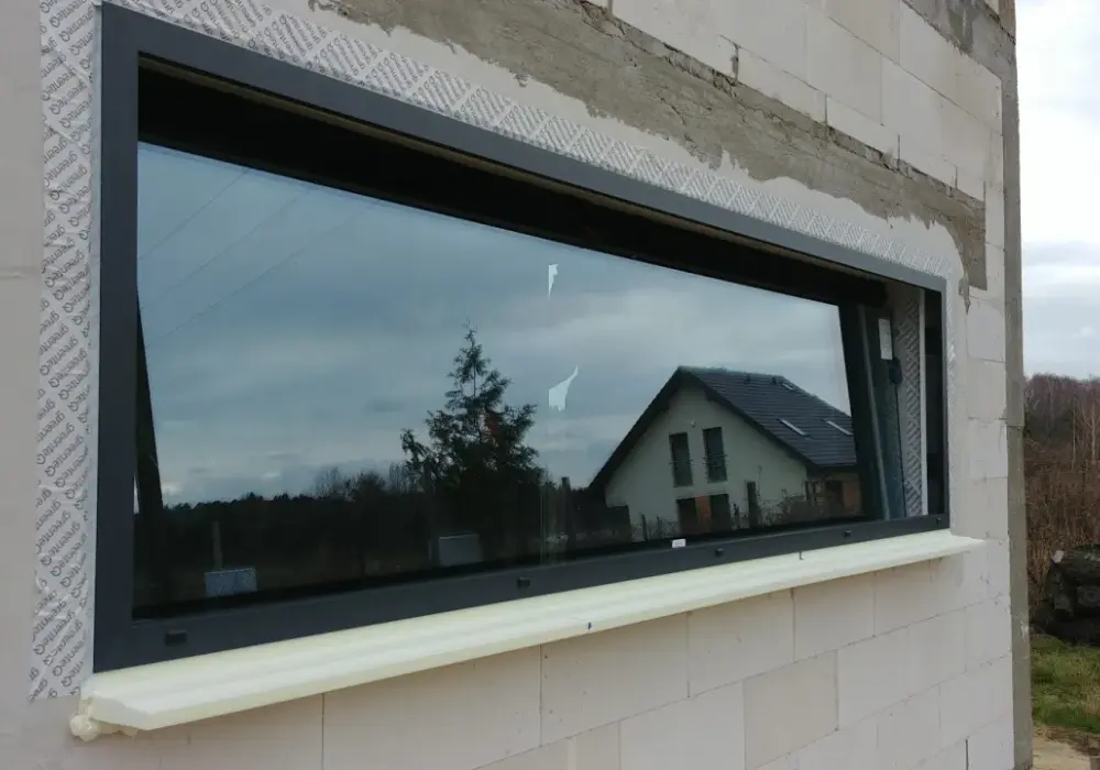 Ciepły parapet: Wady, koszty i ryzyka. Czy warto?
