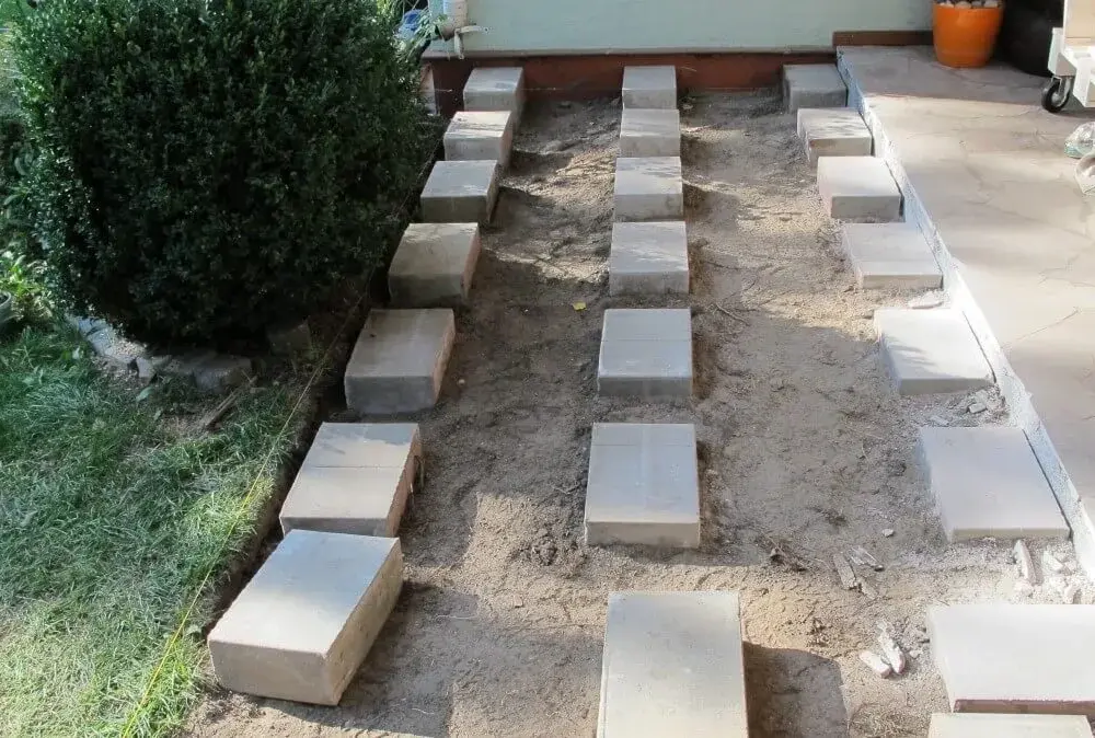 Jak zbudować trwały taras z bloczków fundamentowych - poradnik