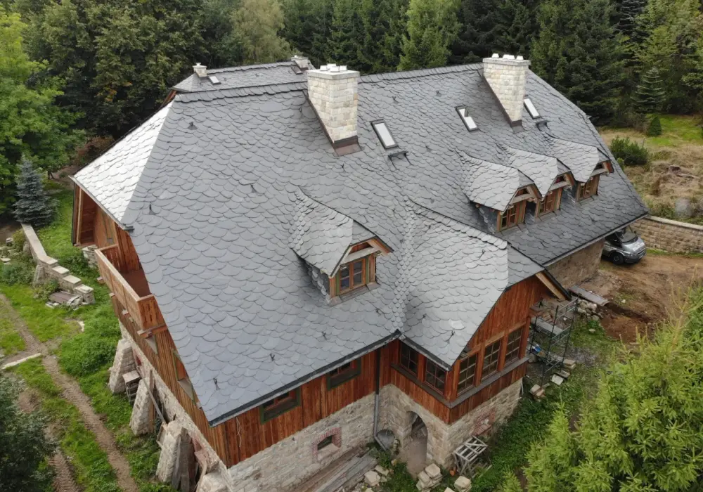 Ile kosztuje łupek na dach? Sprawdź cenę i porównaj z konkurencją