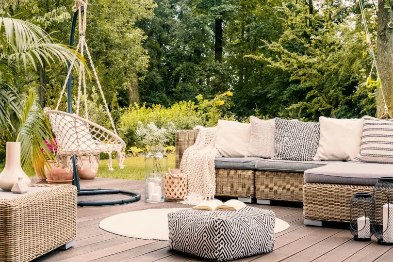 Taras w stylu skandynawskim: 5 inspiracji na przytulną oazę