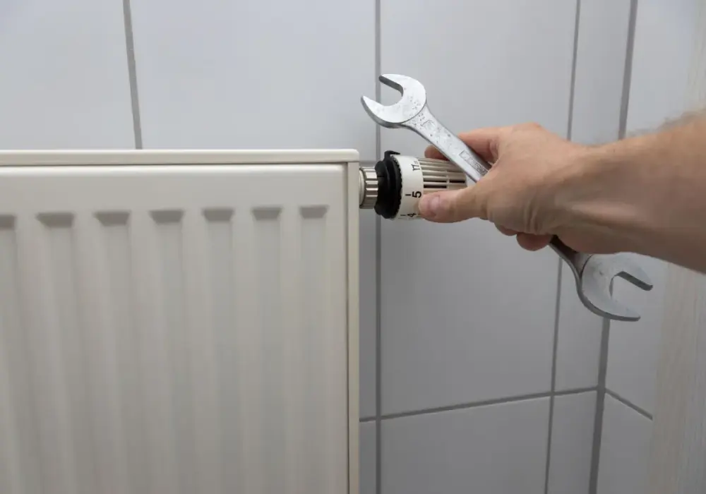 Wymiana grzejnika bez spuszczania wody? Metoda, koszty, formalności