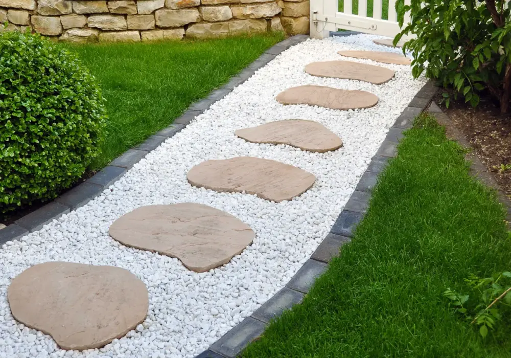 Ścieżka z kamienia w ogrodzie: Przewodnik DIY i inspiracje