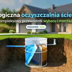 Przekrój pokazuje działanie biologicznej oczyszczalni ścieków w domu. Widać podziemny zbiornik z podziałem na komory, do którego doprowadzona jest rura kanalizacyjna.