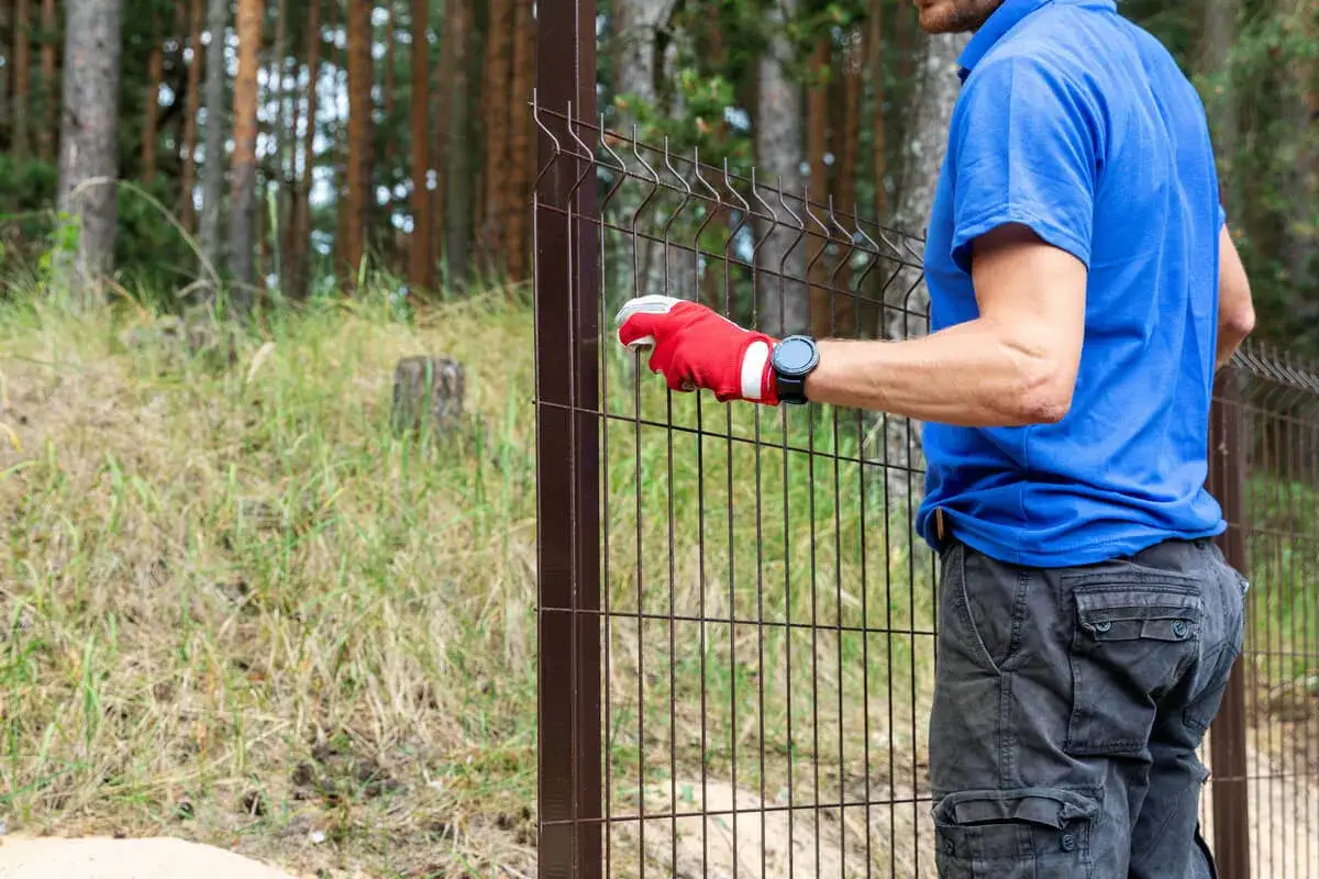 Zdjęcie Ile kosztuje ogrodzenie działki 1000m2? Sprawdź ceny i porównania materiałów