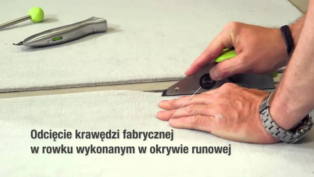 Zdjęcie Jak ciąć wykładzinę dywanową: proste techniki i narzędzia do cięcia