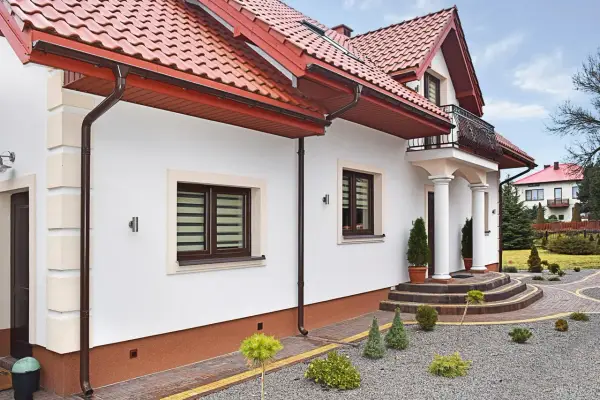 Tynk mozaikowy na cokół: przewodnik, koszty i opinie