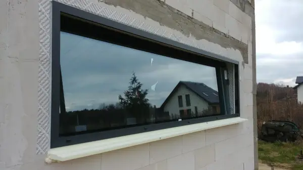 Ciepły parapet: Wady, koszty i ryzyka. Czy warto?