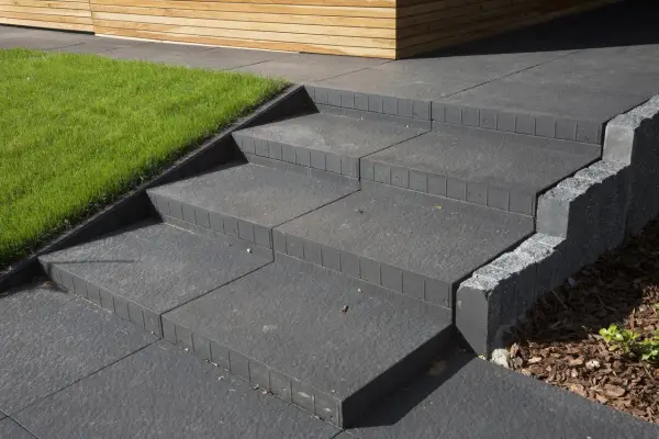 Schody z bloczków betonowych: Budowa krok po kroku DIY