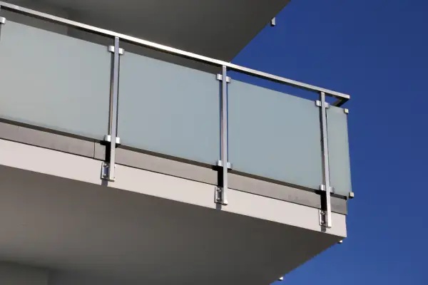 Mocowanie balustrady od czoła: Praktyczny przewodnik i zalety