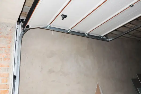 Jak zbudować bramę garażową uchylną DIY? Poradnik krok po kroku